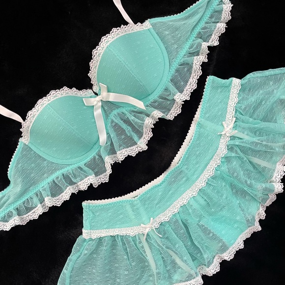 36B /M Vs Victoria’s Secret Sexy little things Mint Ruffles bra/Garter Skirt set - Picture 9 of 15
